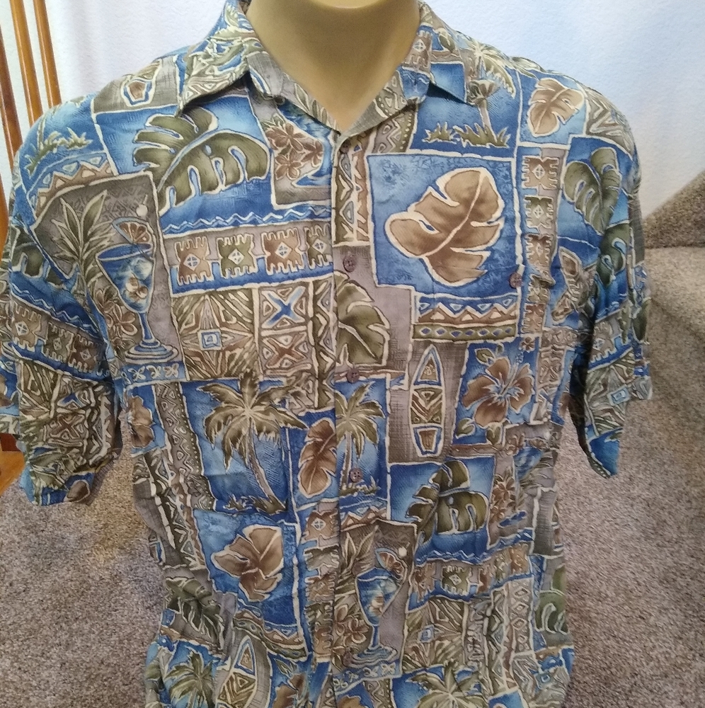 Moda Campia Hawaiian Floral Print Button Down